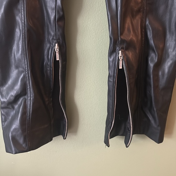 Urban Outfitters Olivia Faux Leather Zip Front Pants Black Sz 2 - Picture 11 of 12